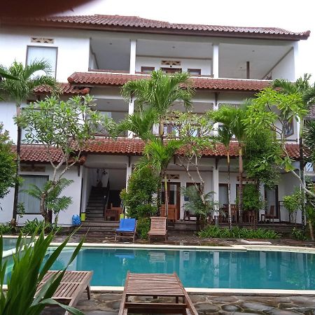 Family House Hotel Kuta Kuta  Exterior photo