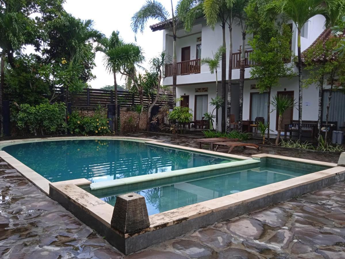 Family House Hotel Kuta Kuta  Exterior photo