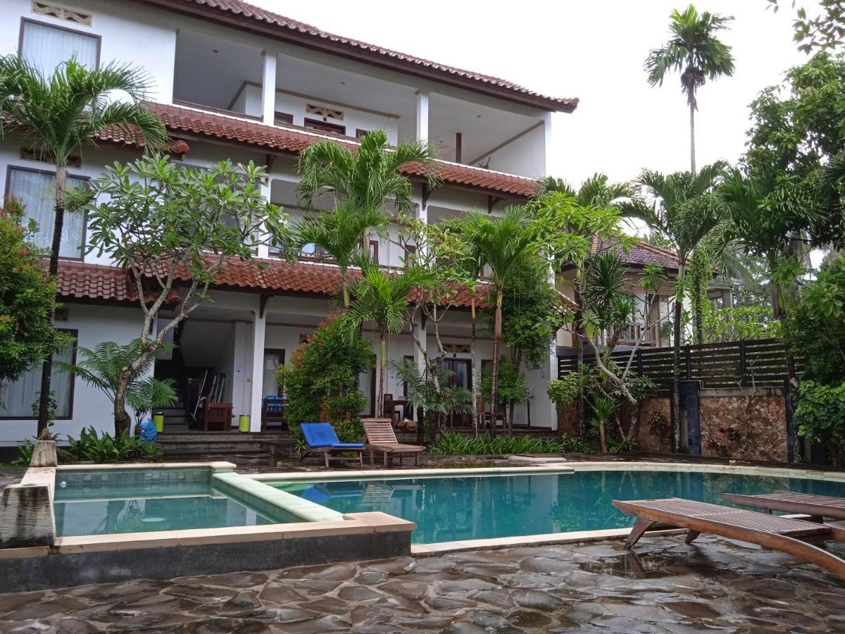 Family House Hotel Kuta Kuta  Exterior photo