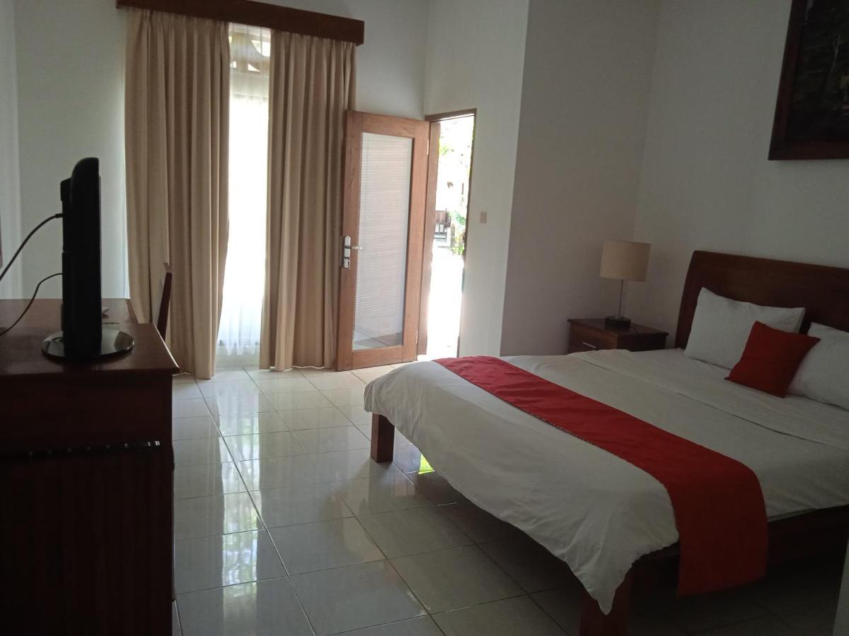 Family House Hotel Kuta Kuta  Exterior photo